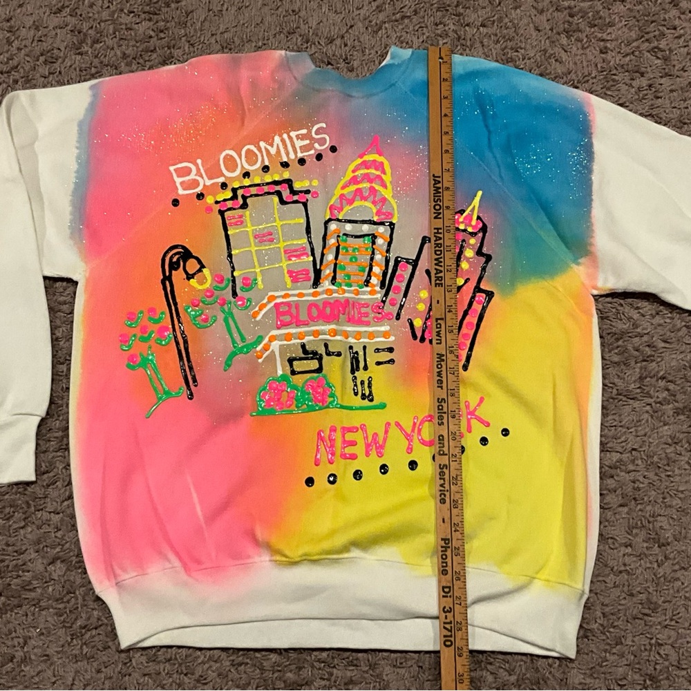 Rare And Vintage Bloomingdale’s “Bloomies” Puffy Paint XL Crewneck Sweatshirt - Picture 6 of 10